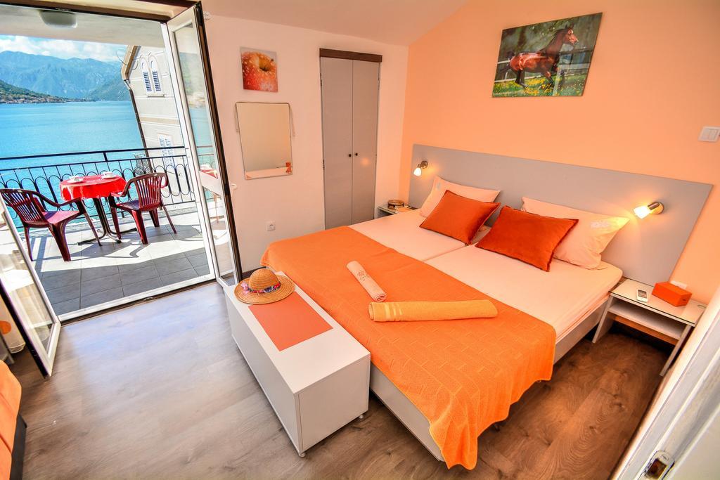 Apartment The Sea Coast Kotor Exteriör bild