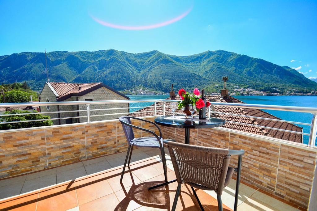 Apartment The Sea Coast Kotor Exteriör bild