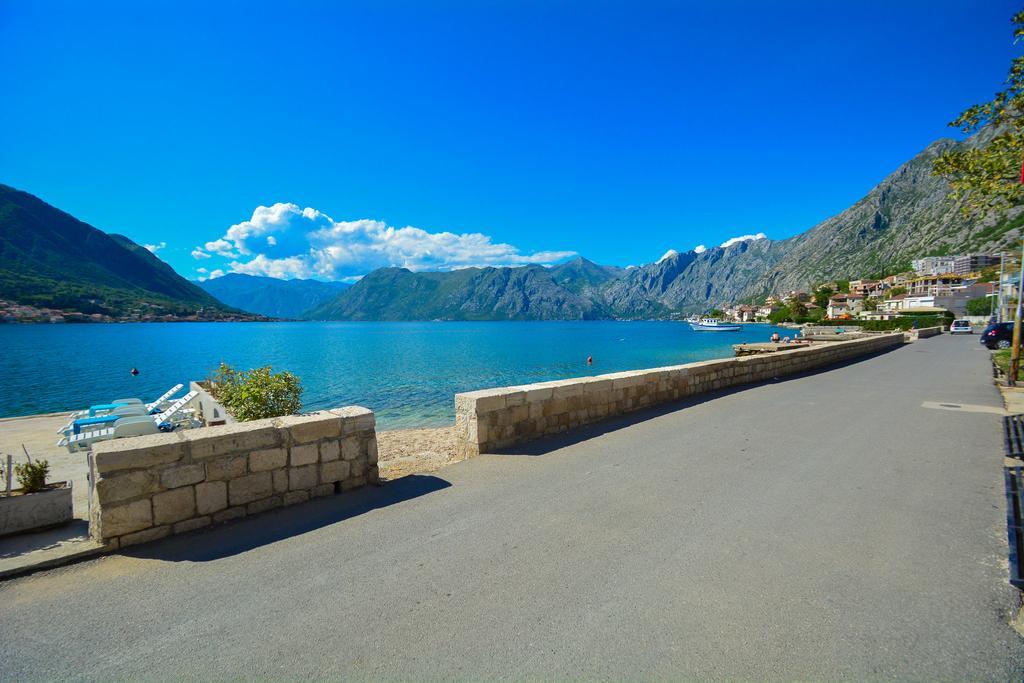 Apartment The Sea Coast Kotor Exteriör bild
