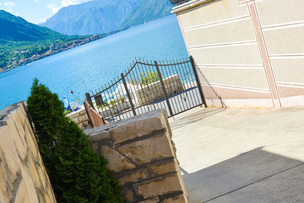 Apartment The Sea Coast Kotor Exteriör bild