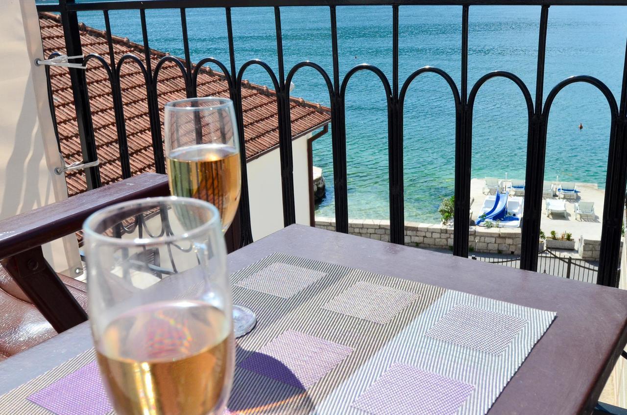 Apartment The Sea Coast Kotor Exteriör bild